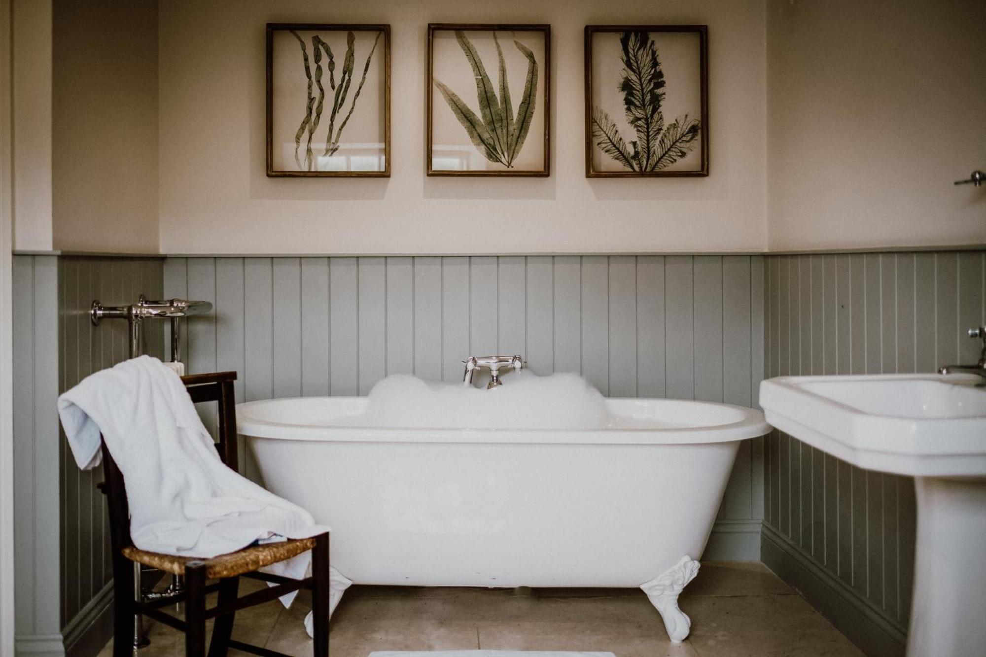 The Hare & Hounds Inn Bowland Bridge ภายนอก รูปภาพ