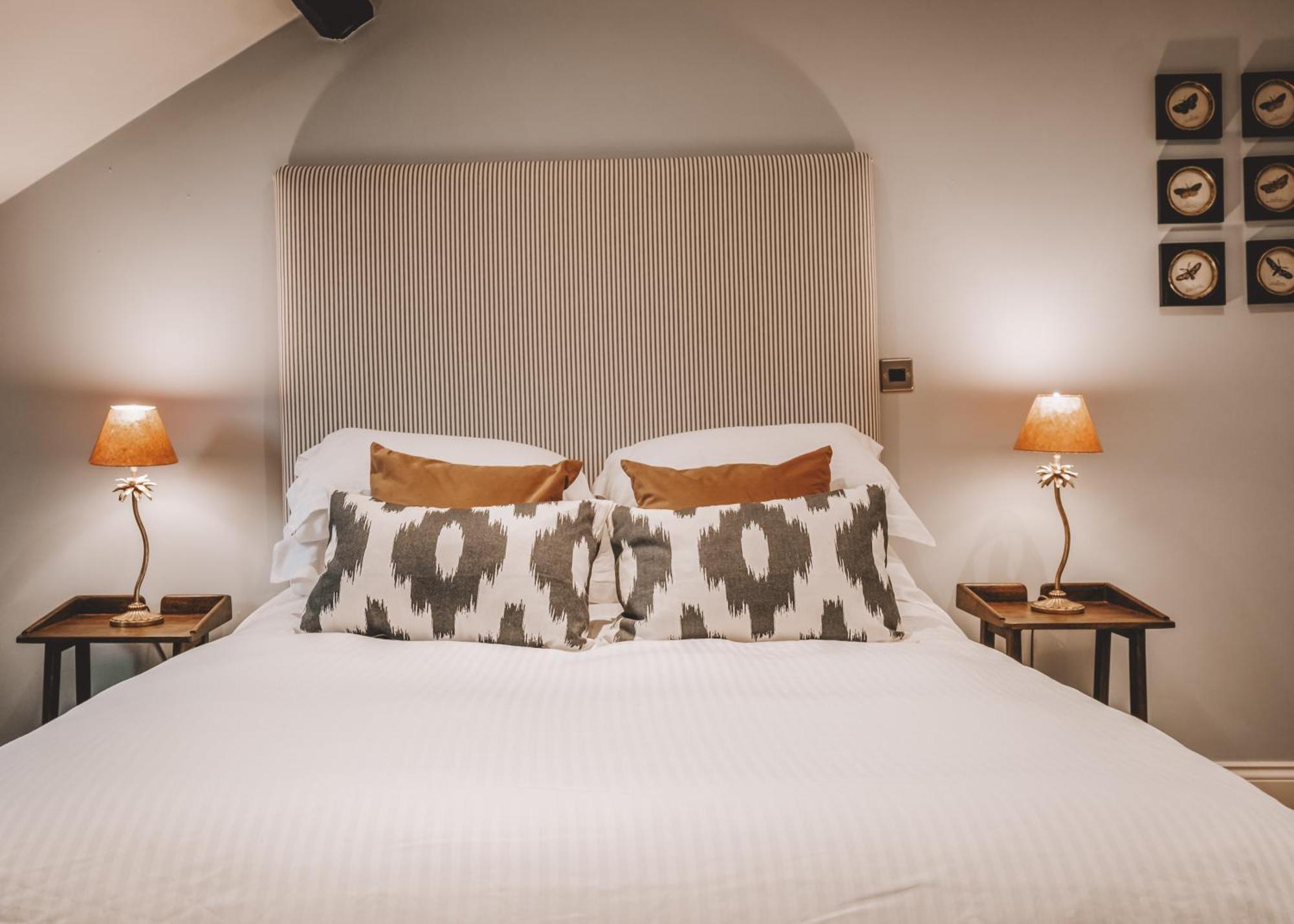 The Hare & Hounds Inn Bowland Bridge ภายนอก รูปภาพ